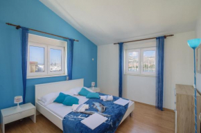 Отель Apartments Mirjana  Трогир